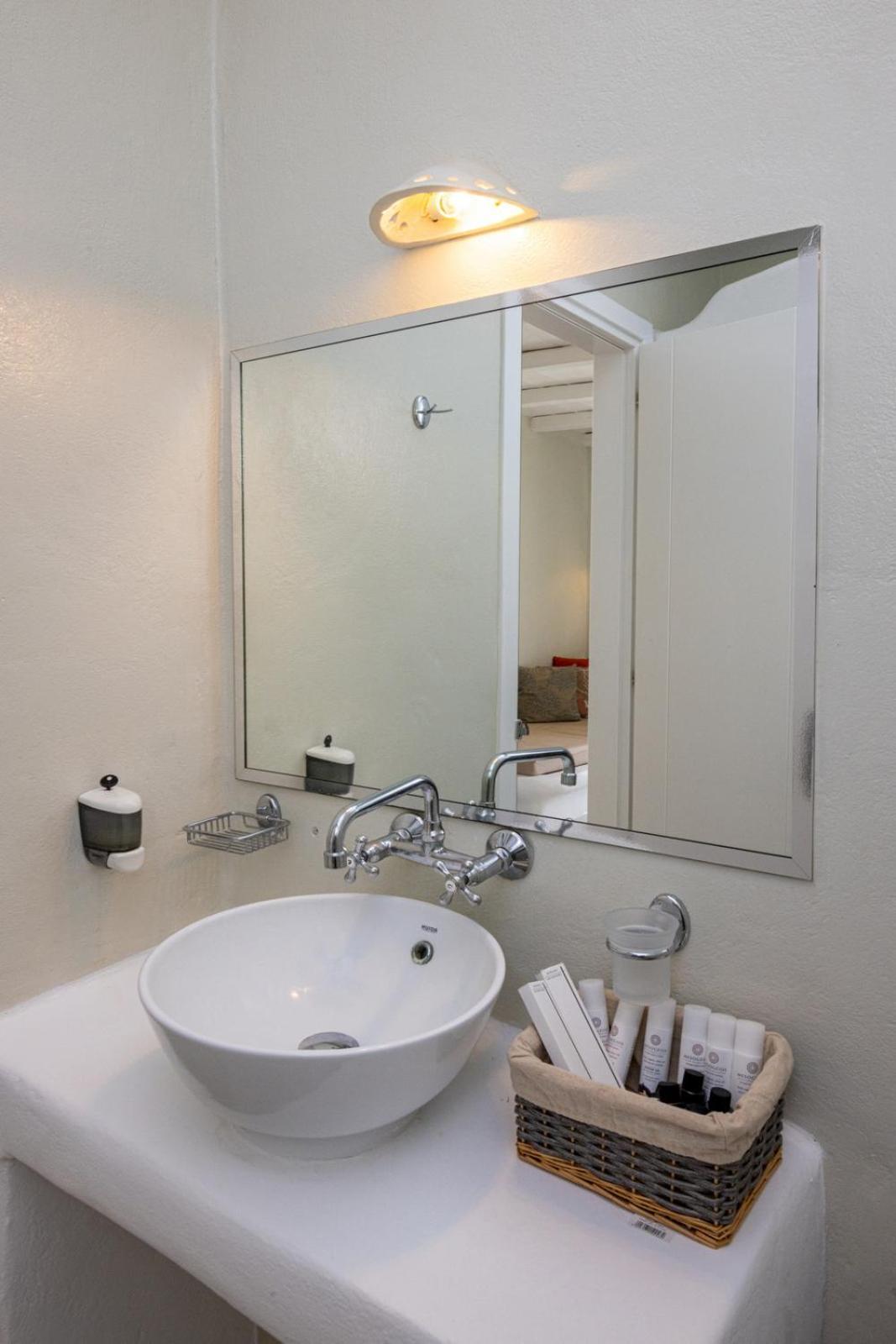 Soulmate'S Suites Tinos Kionia Exteriör bild